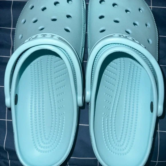 CROCS 🐊 Light Blue - NWT 🦋 - Picture 1 of 4